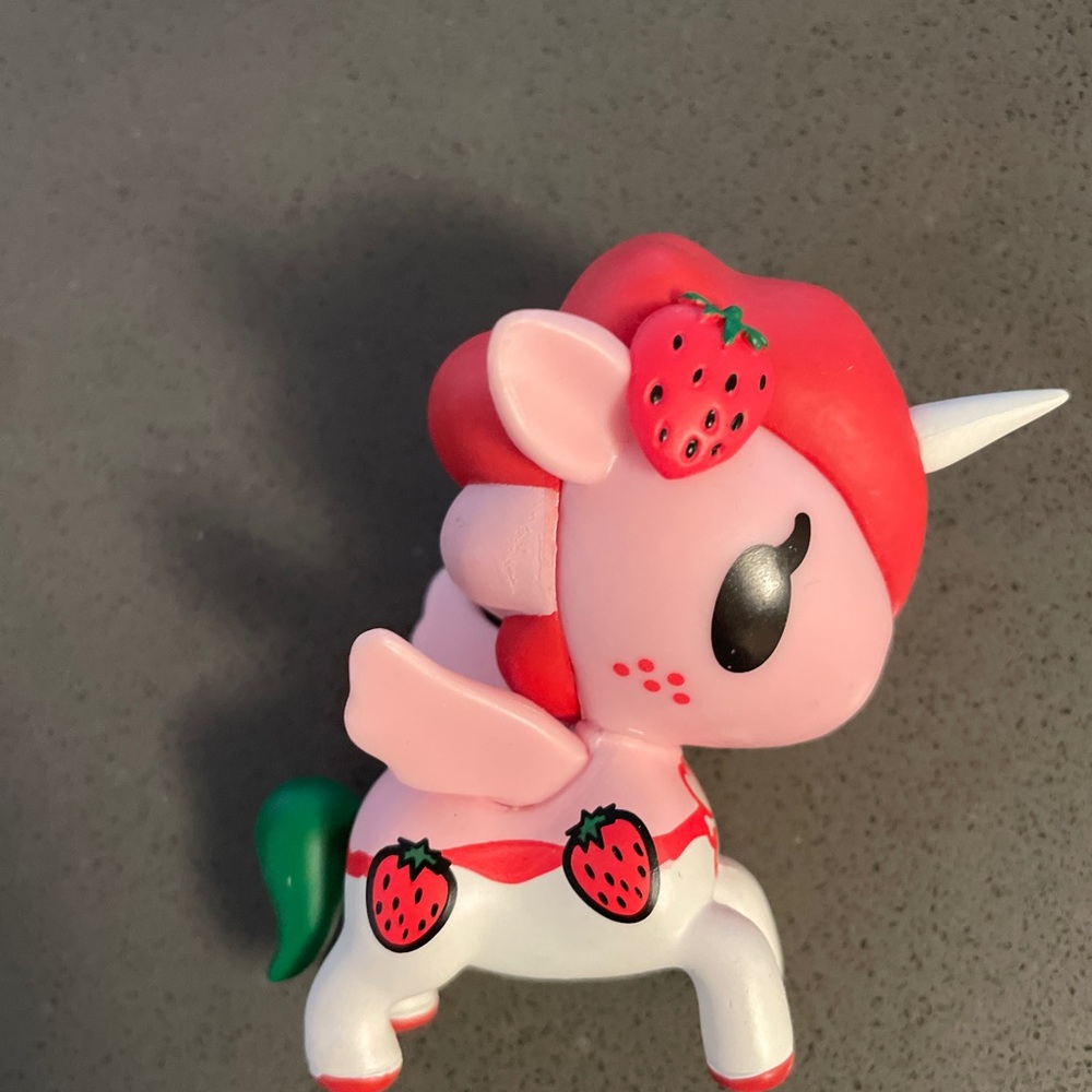 Tokidoki Unicorno series 4 Ruby (strawberry)